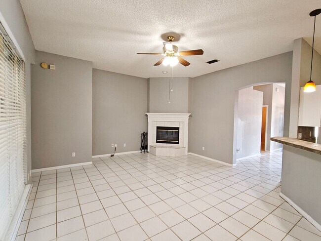 Building Photo - Florida Living at Its Best – 3BR Home with Hot Tub & Resort Amenities