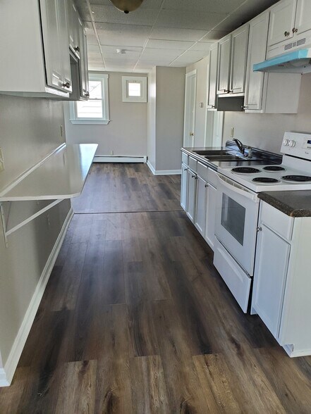 galley kitchen - 78 Cowden St