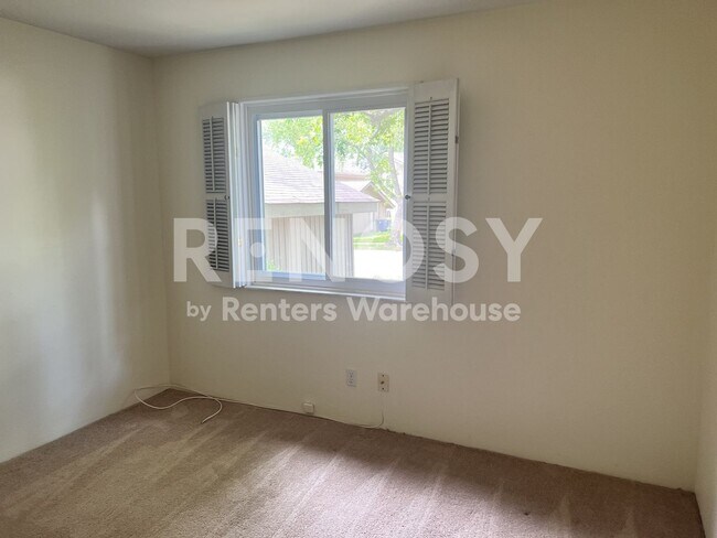 Building Photo - 1470 Pine Row Ct