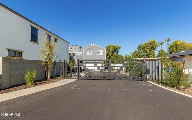 Building Photo - 2604 N 27th St