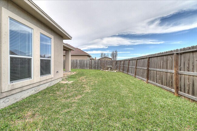 Building Photo - 5834 Aava Dr