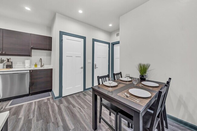 Building Photo - Furnished 2-Bedroom, 2-Bath Apartment near the Medical Campus