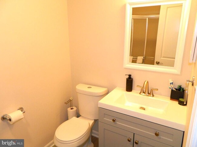 Building Photo - 82 Pebble Ln