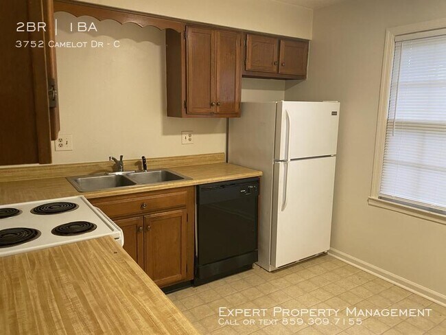 Building Photo - 3752 Camelot Dr