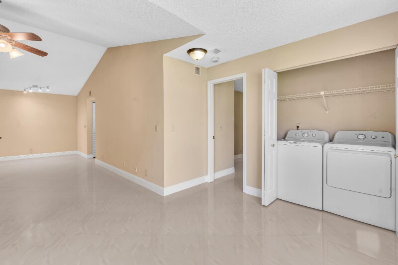 Building Photo - 3370 Pinewalk Dr N