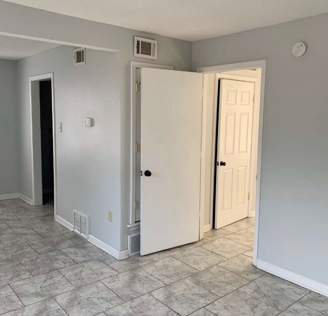 Building Photo - 42 S Claybrook St