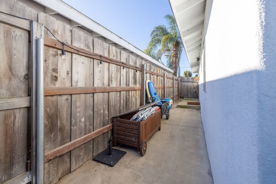 Building Photo - 3725 Jefferson St