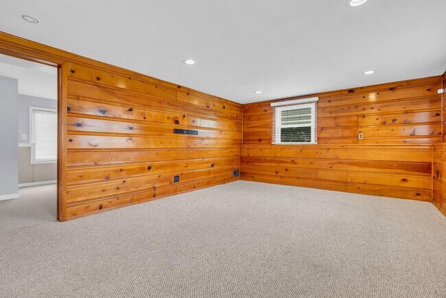 Building Photo - 61 Cornell Dr
