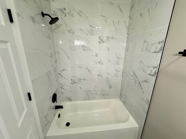 Building Photo - 5438 S Indiana Ave