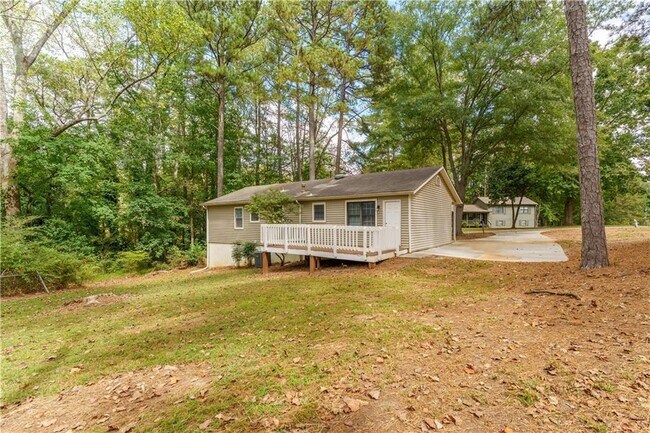 Building Photo - 5700 Tracy Dr SE