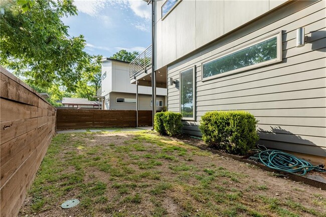 Building Photo - 500 W 51st St