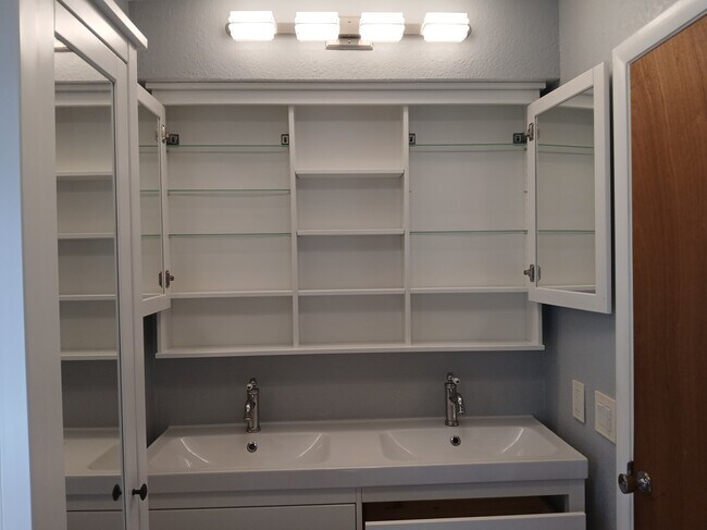 Building Photo - 5682 45th Ave N