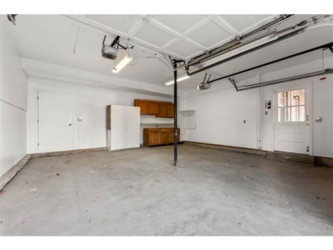 Building Photo - 7073 S Elm St