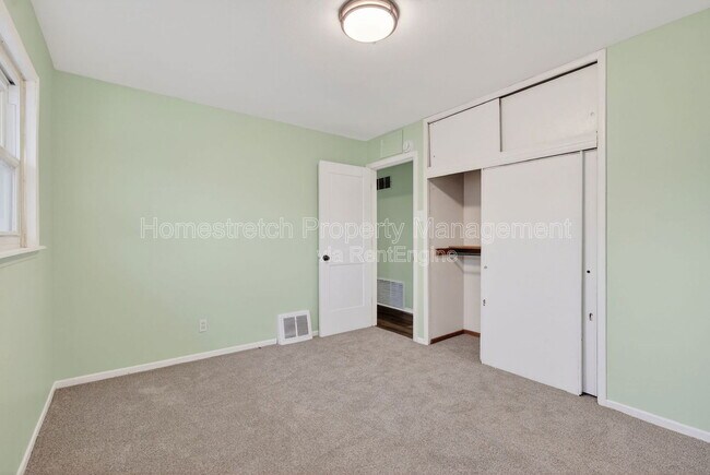 Building Photo - 437 Lancashire Rd