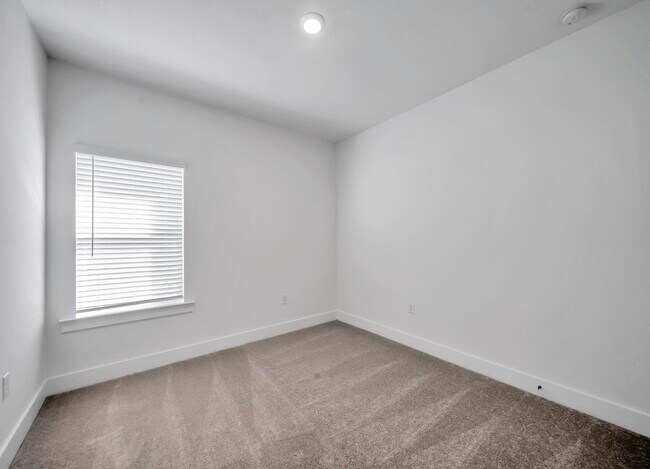 Building Photo - 217 Lyla Ln