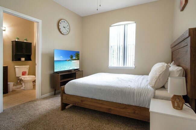 Building Photo - Modern 3-Bedroom, 2-Bath Townhouse near Ch...