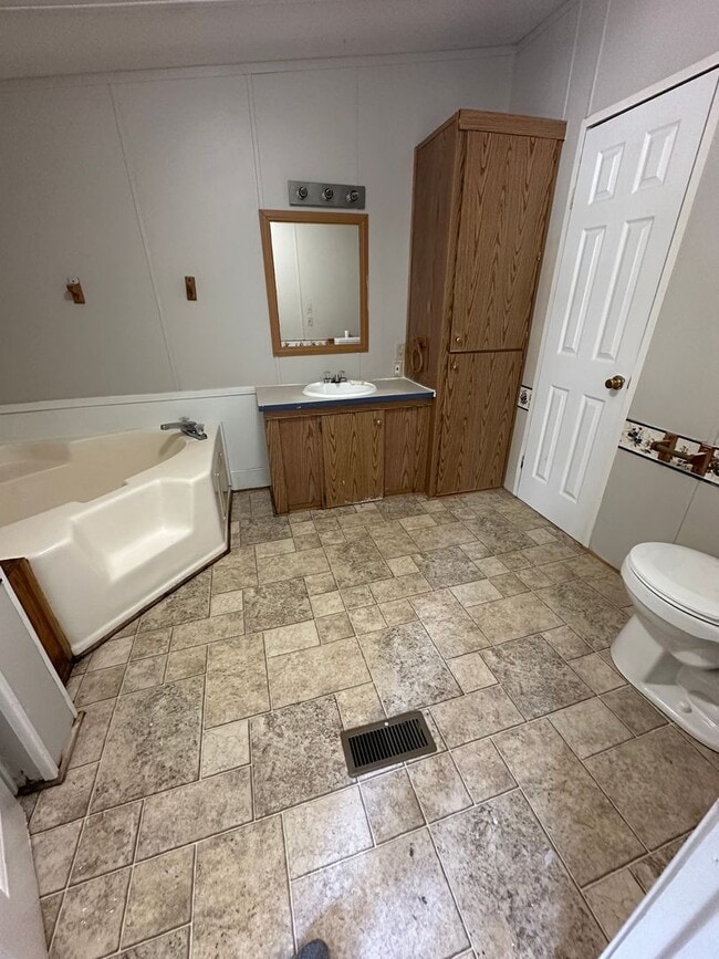 Building Photo - Large 3 bedroom, 2 bath mobile home in Wag...