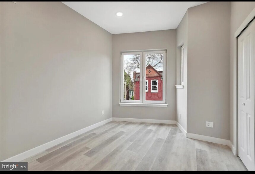 Building Photo - 2424 Nicholas St