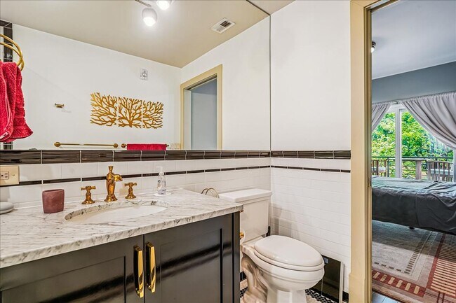 Building Photo - Great Luxury 3 Bedroom 2 Bath on H st NE! Offering half month free rent with a 12 month lease