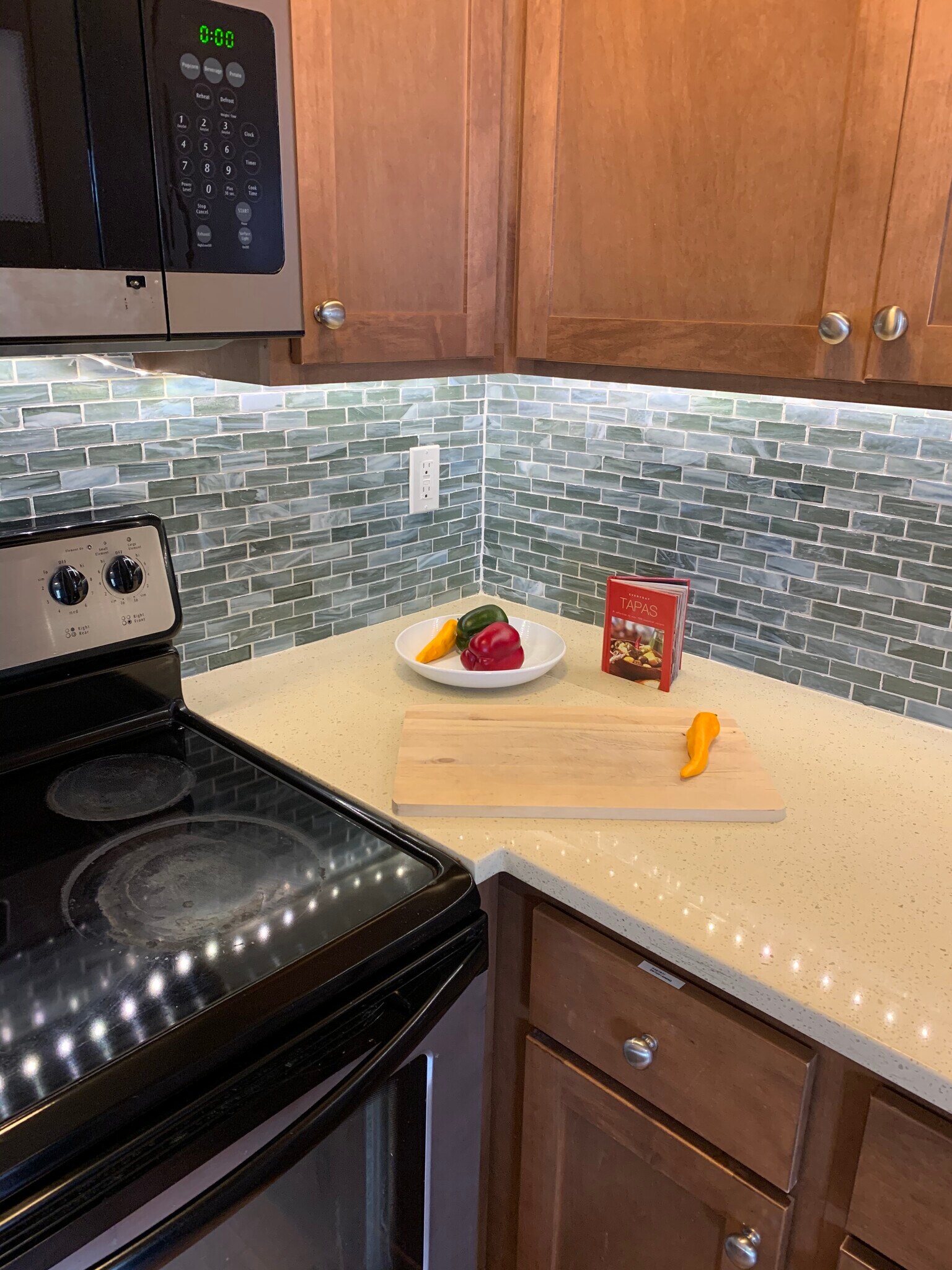 Kitchen detail with glass mosaic backsplash - 5211 Fauntleroy Way SW