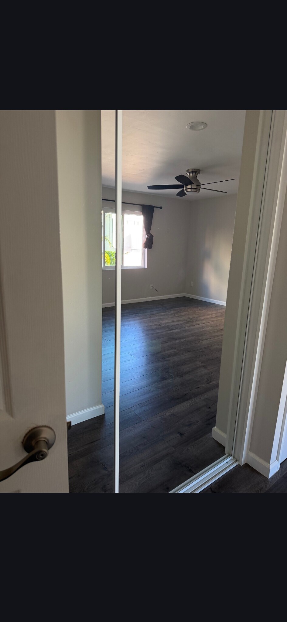 Building Photo - 512 E Ave