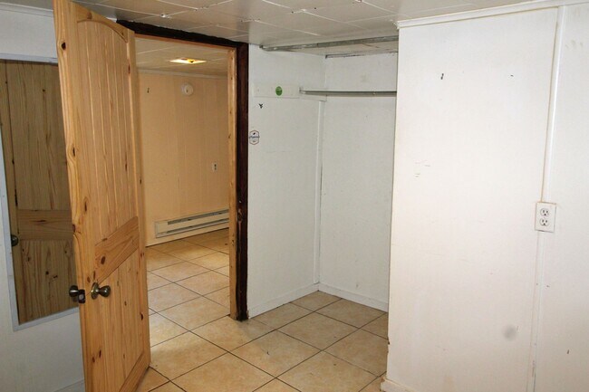 Building Photo - 1023 College Ave