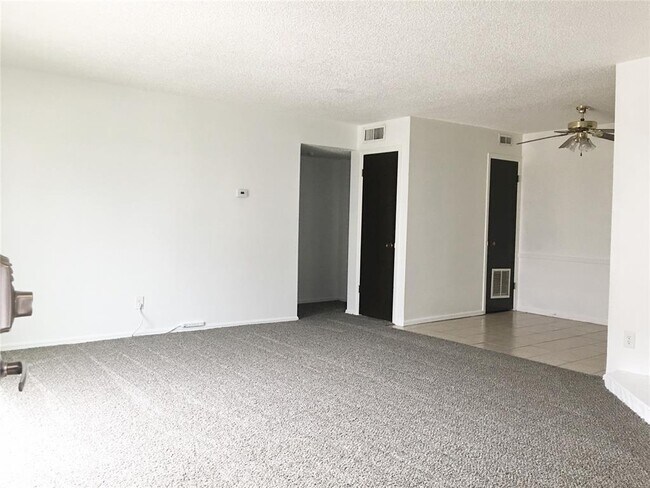 Building Photo - 6030 Northwest Expy