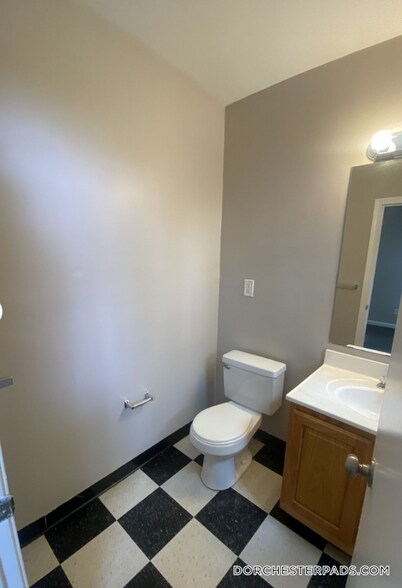 Building Photo - 32 Hartwell St