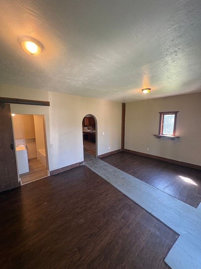 Building Photo - 2 Bedroom 2 bath home with outdoor space - MOVE IN SPECIAL 50% off first month's rent