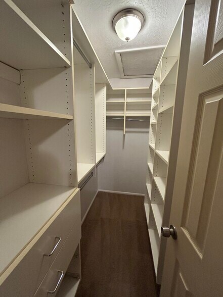 Master walk in closet - 1221 E Waterside Cv