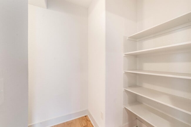 Building Photo - 1408 Casa Dr