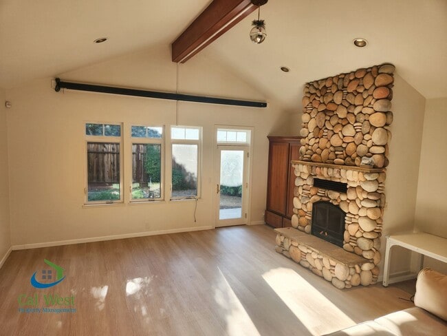 Building Photo - 7521 Santa Barbara Dr