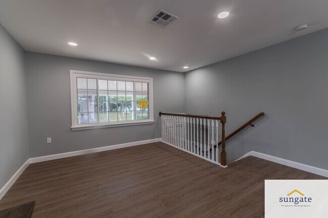 Building Photo - 11319 Harding Rd