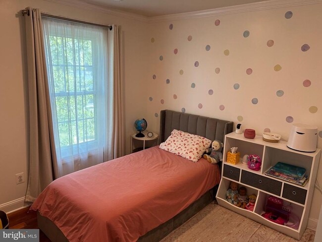 Building Photo - 820 W Glebe Rd