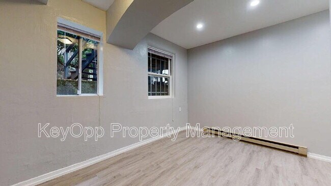 Building Photo - 180 Stanyan St