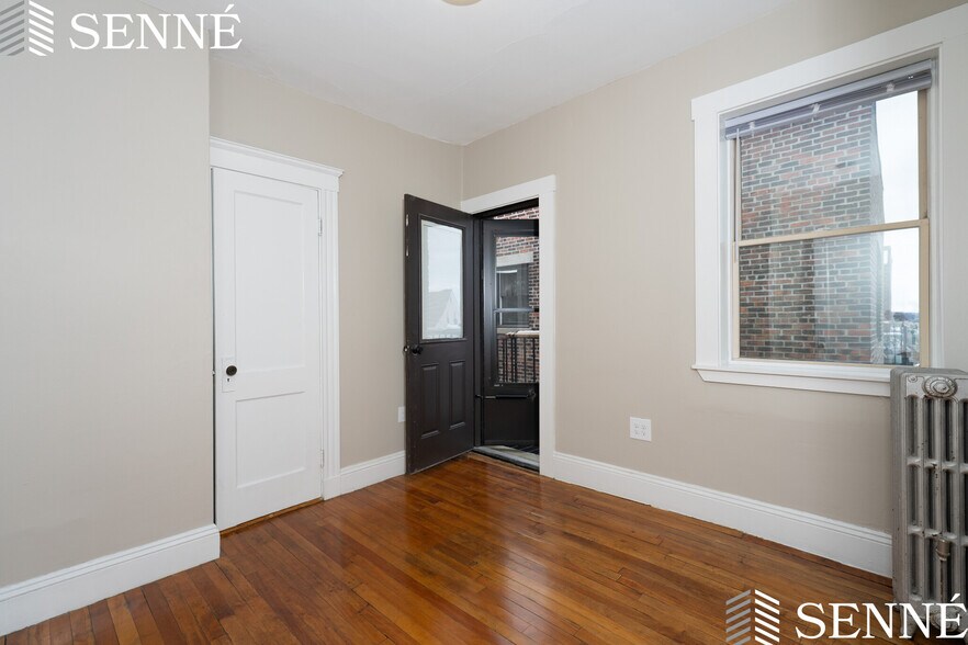 Building Photo - 7 Sherborn Ct