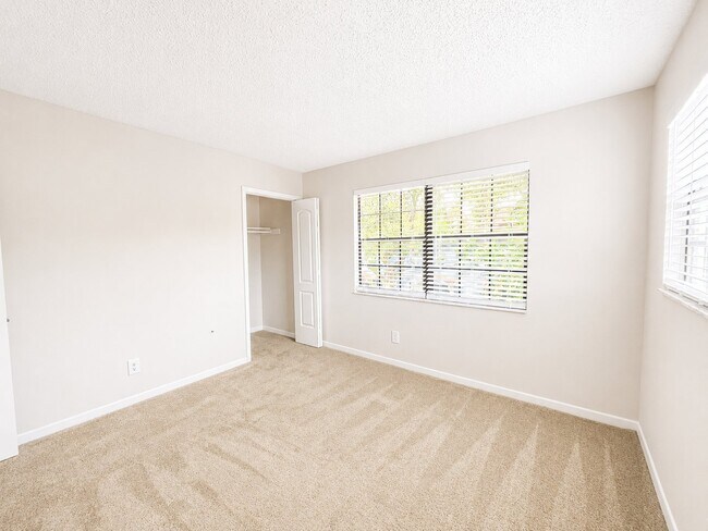 Building Photo - 5045 S Albany Ave