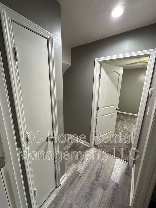 Building Photo - 800 S Willow Dr