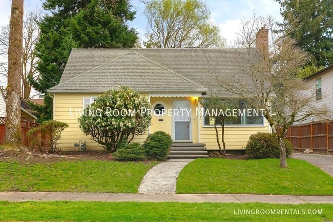 Building Photo - 3740 SE Tibbetts St