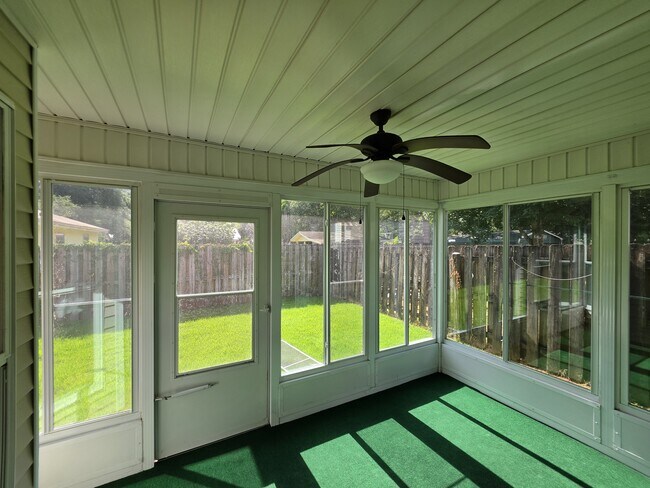 Building Photo - 148 Meadowbrook Ct