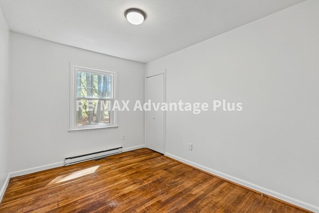 Building Photo - 4 Bedroom Home in Blackstone!