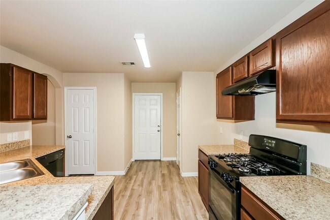 Building Photo - 5854 S Brenwood Dr