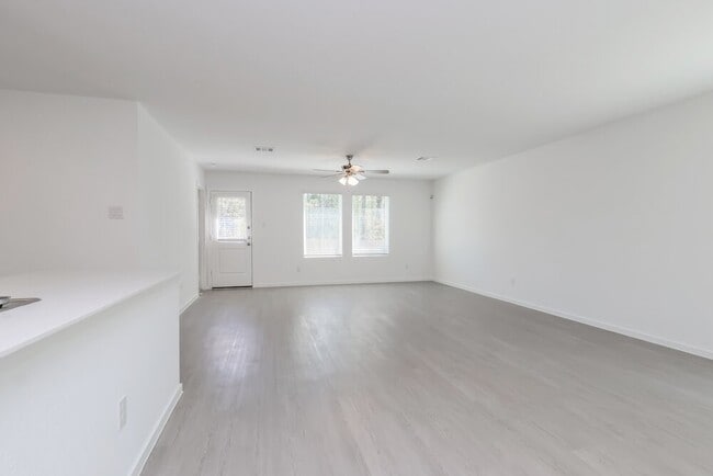 Building Photo - 16002 Tallis Dr