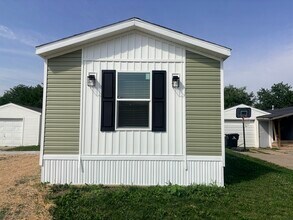 Building Photo - 1820 Green Park Cir