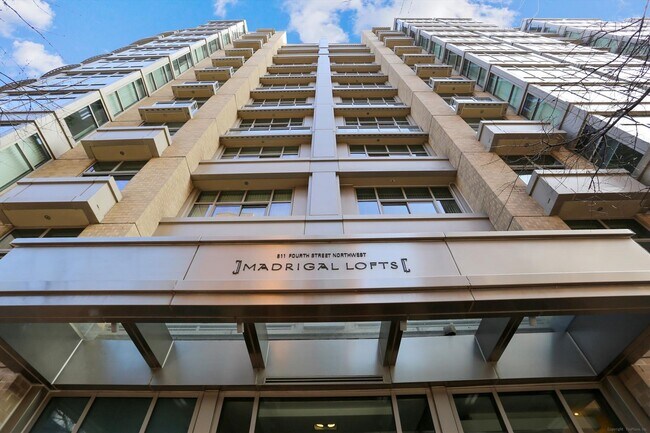 Building Photo - Incredible 1BR/1BA Condo Blocks from the Metro Vibrant Mount Vernon Triangle!