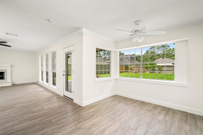 Building Photo - 560 Landfall Ln