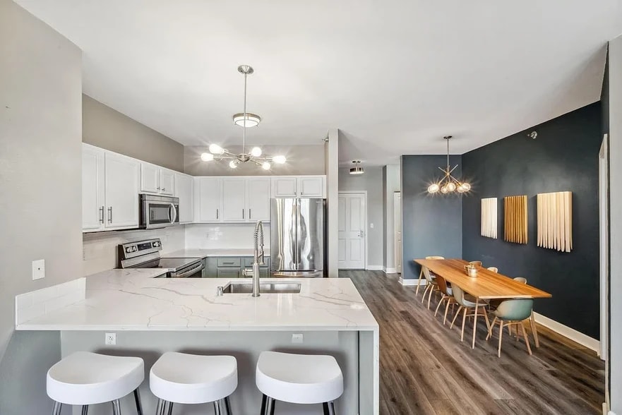 Building Photo - 4110 S Lake Dr