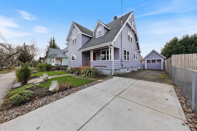 Building Photo - 3 Bedroom, 2.5 Bathroom CUSTOM HOME