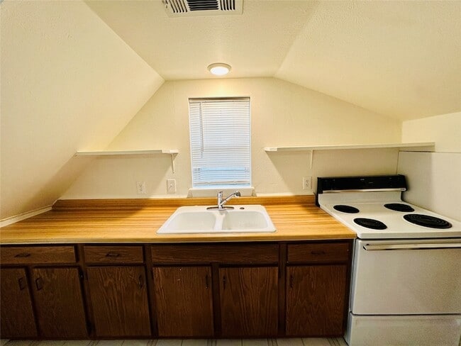 Building Photo - 402 S Bryan-Belt Line Rd