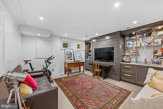 Building Photo - 1524 Swann St NW